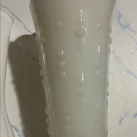 Elegant Vintage White Milk Glass Vase Set of 2 - Picture 2 of 7